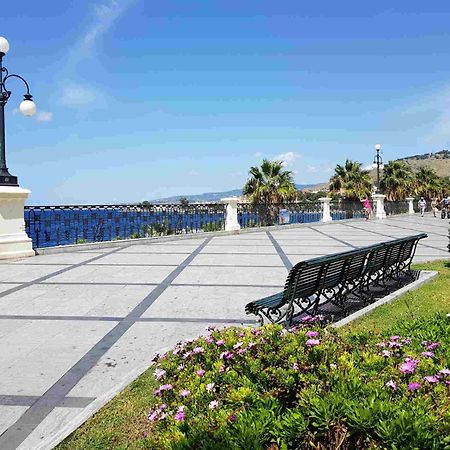 76 Avenue Suites Wi-Fi - Shuttle Реджо-ди-Калабрия Экстерьер фото