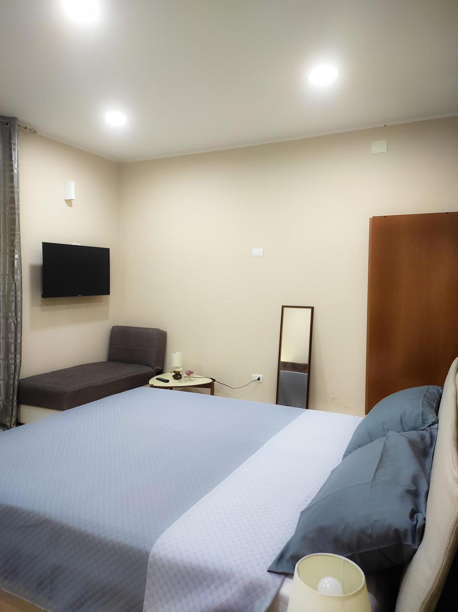 76 Avenue Suites Wi-Fi - Shuttle Реджо-ди-Калабрия Экстерьер фото